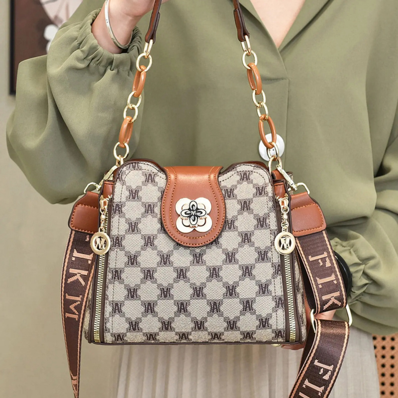 vintage letter printed shoulde - Vintage Women Fashion ulasan dan harga