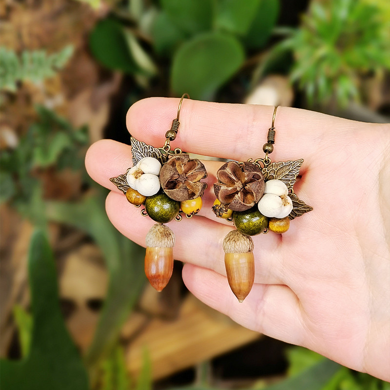 Vintage Wooden Plant Earring U - Vintage Fashion Guild ulasan dan harga