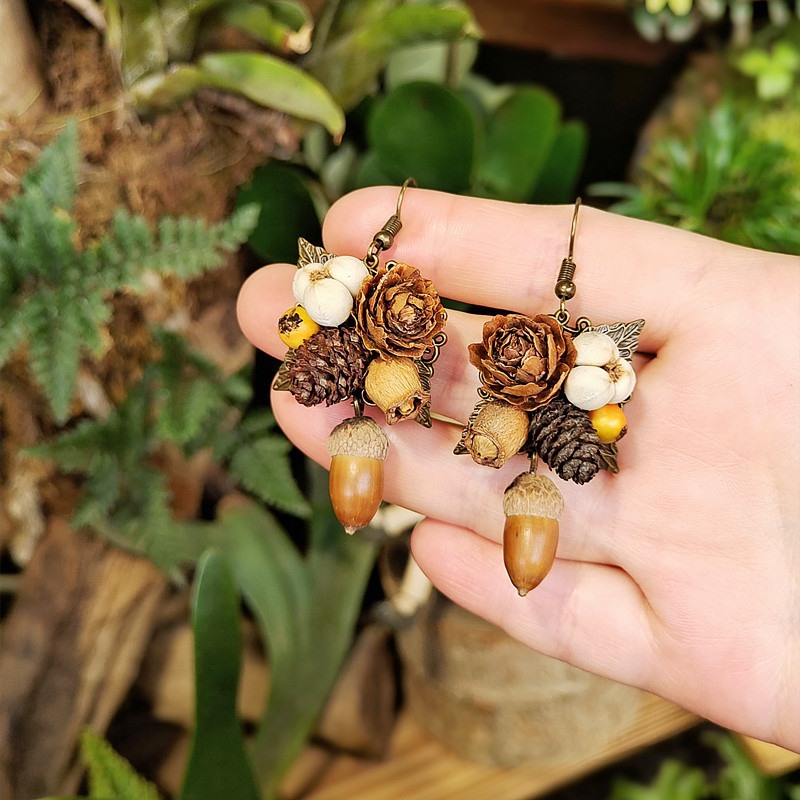 Vintage Wooden Plant Earring U - Vintage Fashion Guild ulasan dan harga